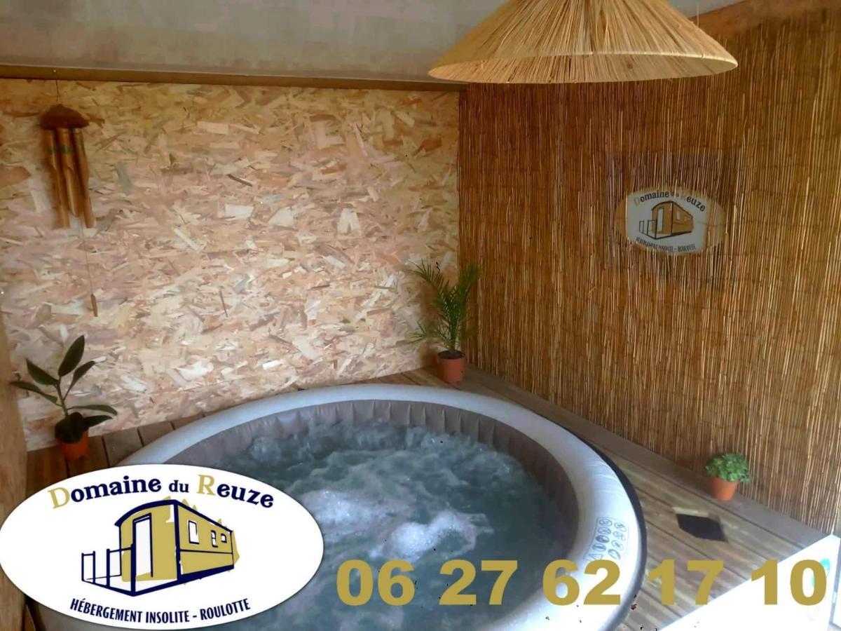 Roulotte Et Jacuzzi De Rachel Au Domaine Du Reuze Villa Winnezeele Exteriör bild